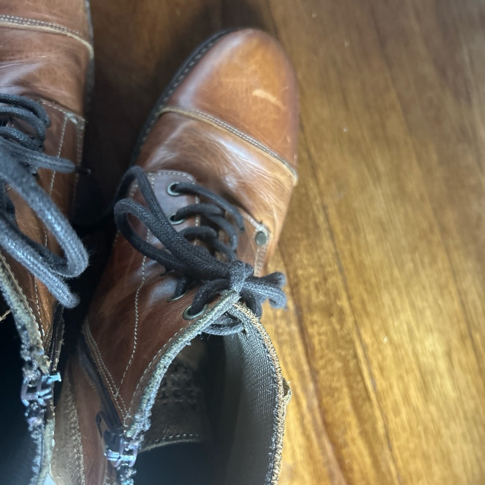 Classic Tan Leather Men's Boots - Picture 5 of 6